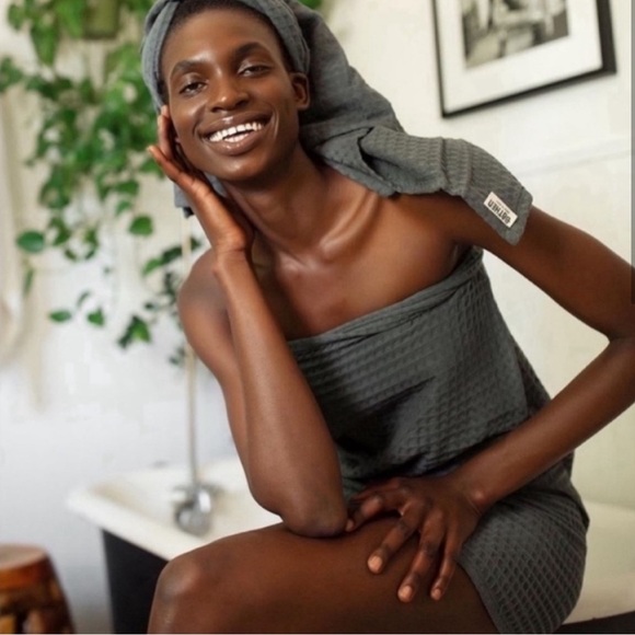 Bathen Waffle Towels (Set of 4) in Charcoal - Picture 4 of 5